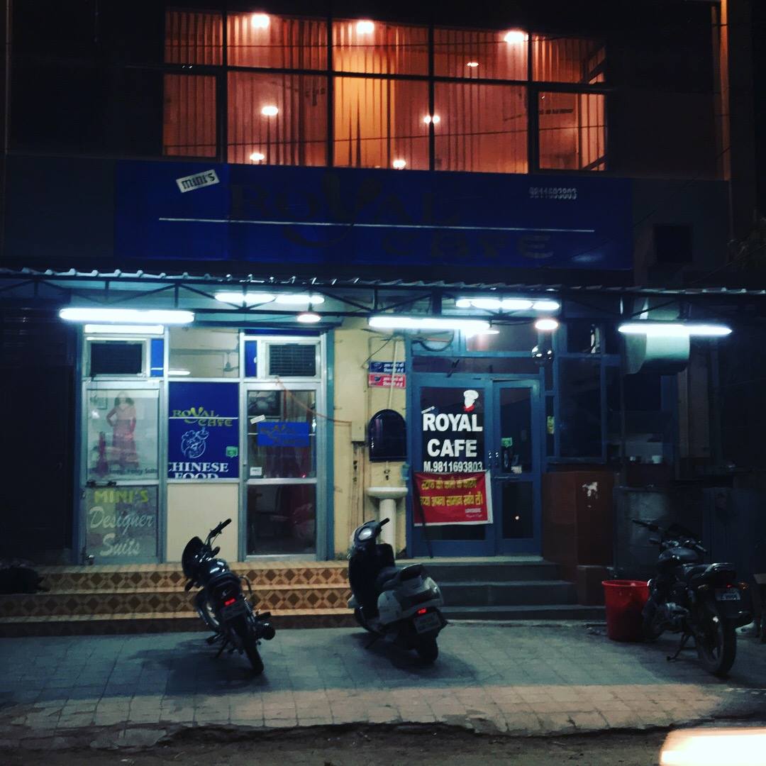 Mini's Royal Cafe