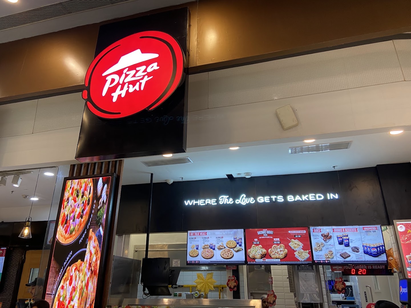 Pizza Hut | Mall of Noida