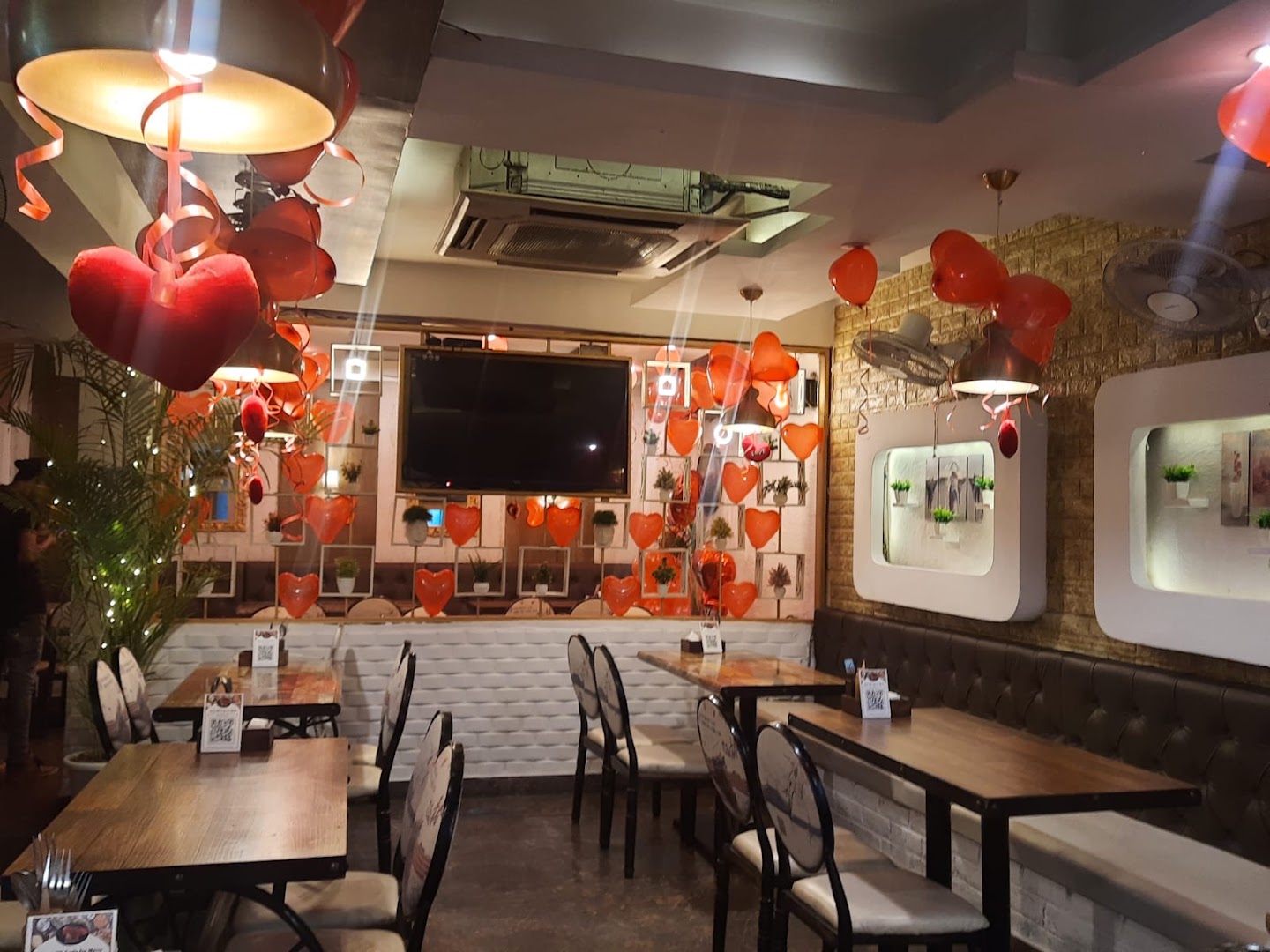 Kapoor's Pavilion Family Restaurant