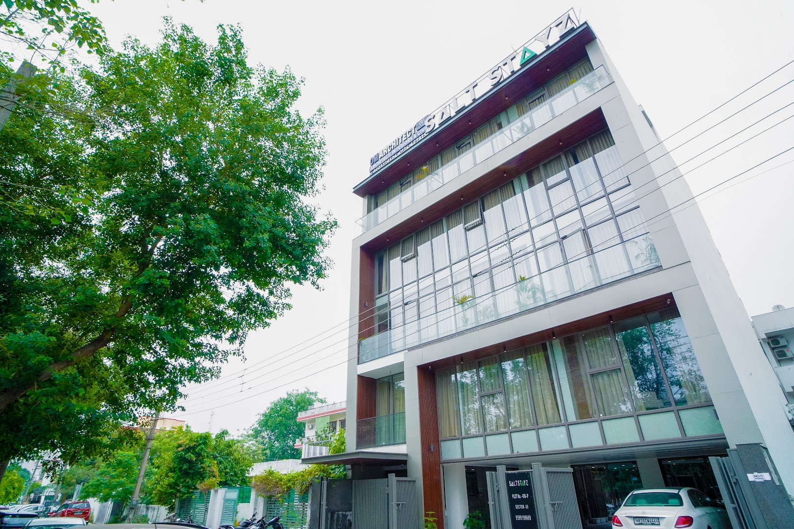Saltstayz Select - Unitech Cyber Park