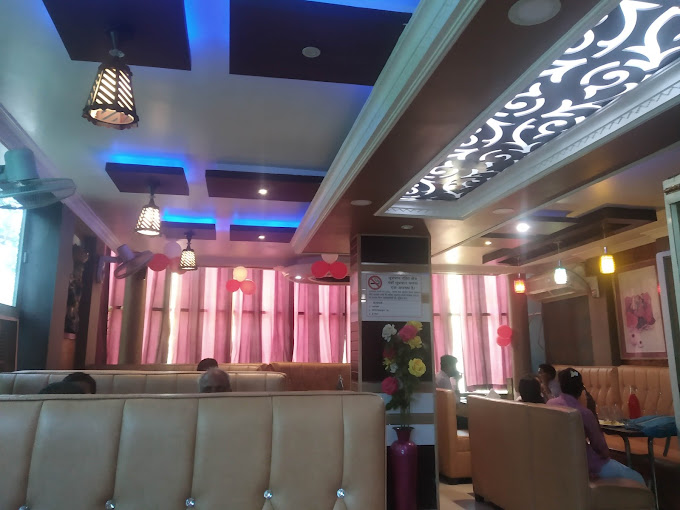 Om Family Restaurant Raebareli