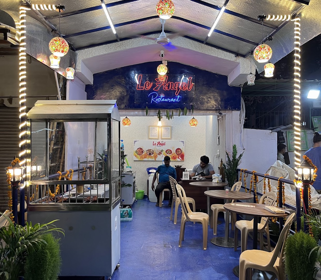 LE ANGEL RESTAURANT