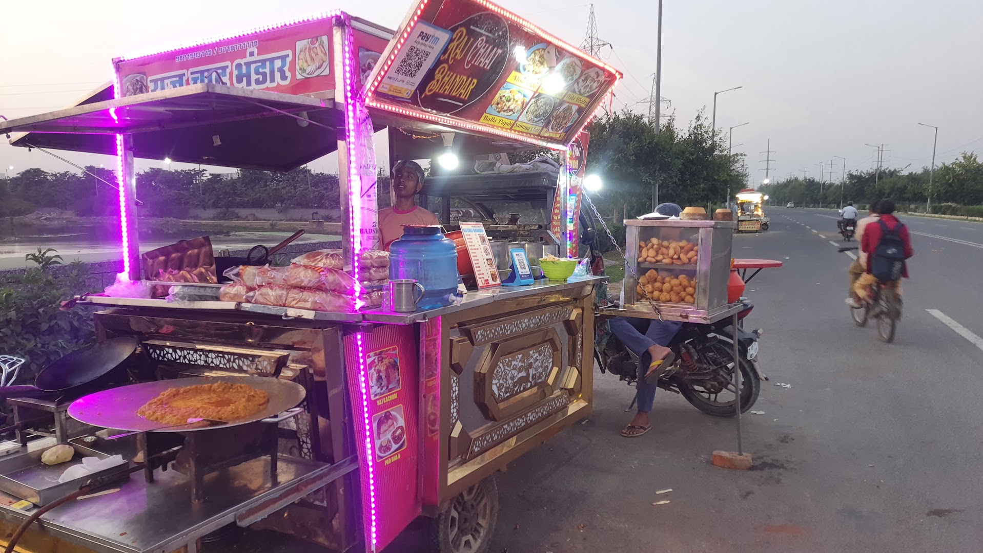 Raj Chat Bhandar