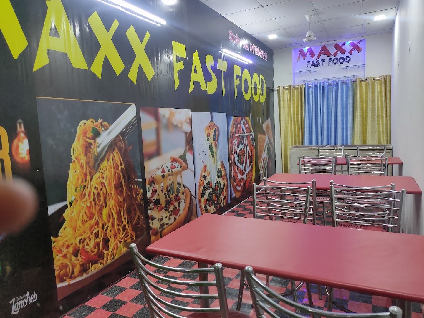 Maxx fast food restaurant
