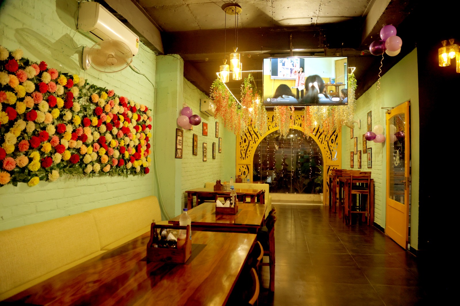 The Arch kafe