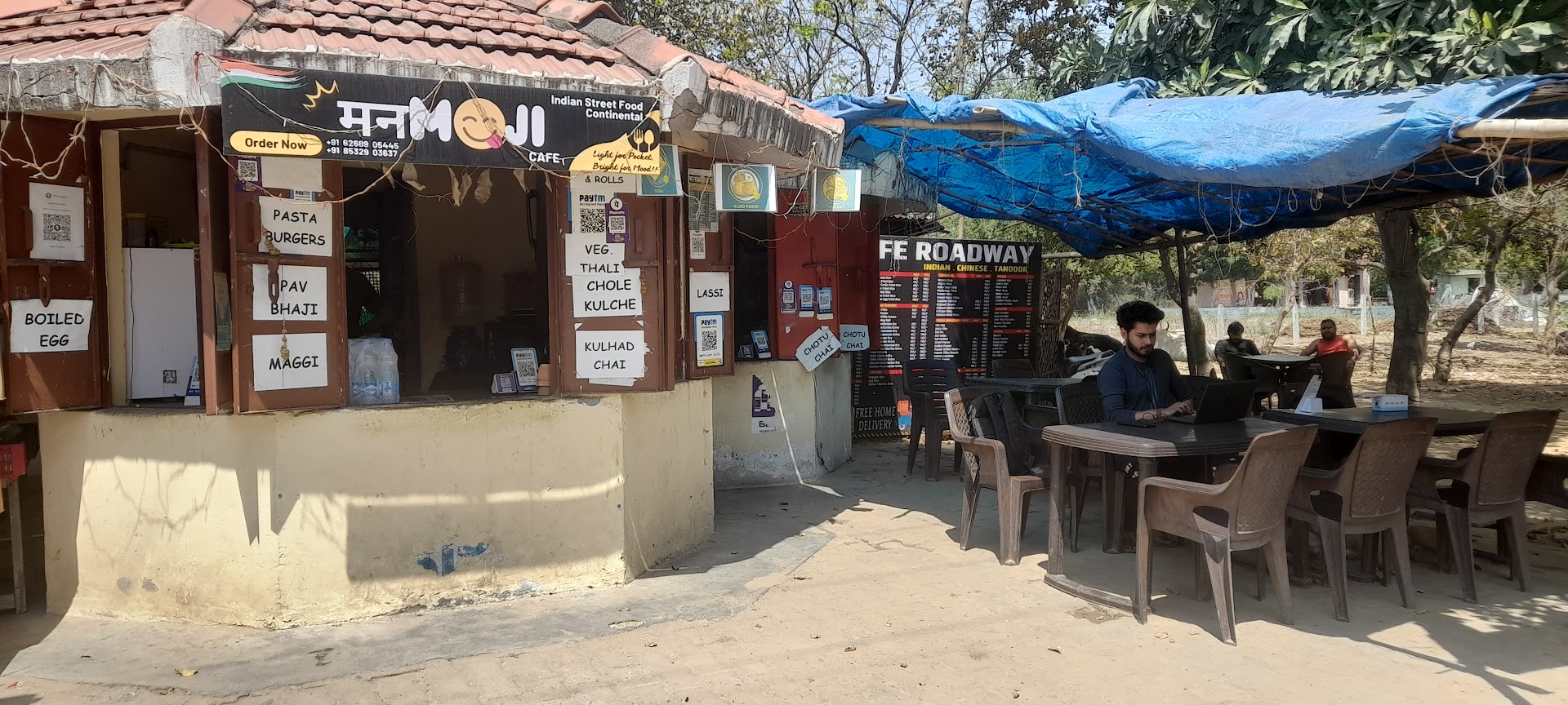 Man Moji Cafe