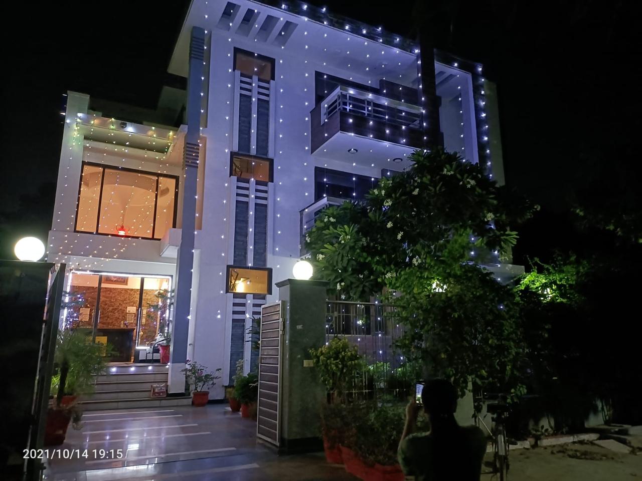 Blue Moon Residency Hotel & Restaurant