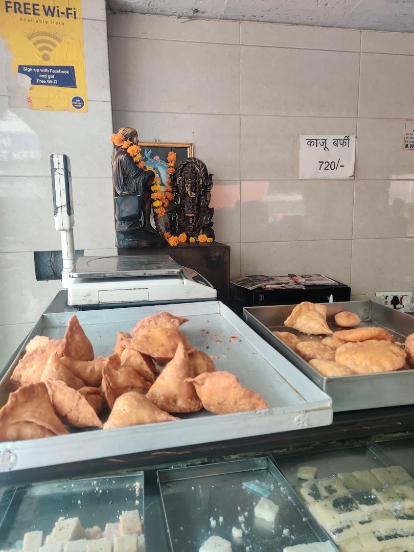 Nihalchand Sweets New Usmaanpur 1 Pusta New Delhi