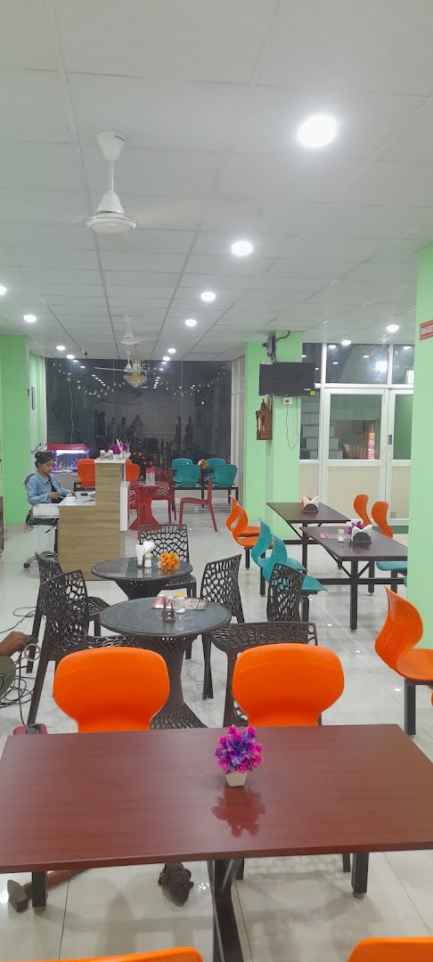 L-APPY FOOD COURT