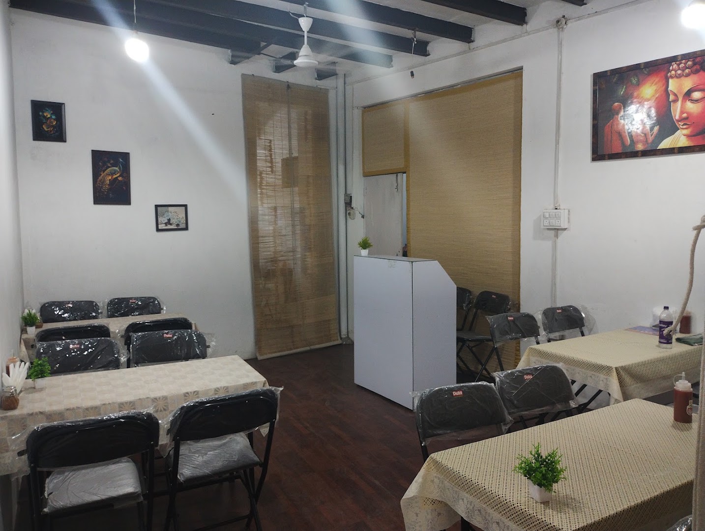 Dhamaniya Restaurant & Cafe