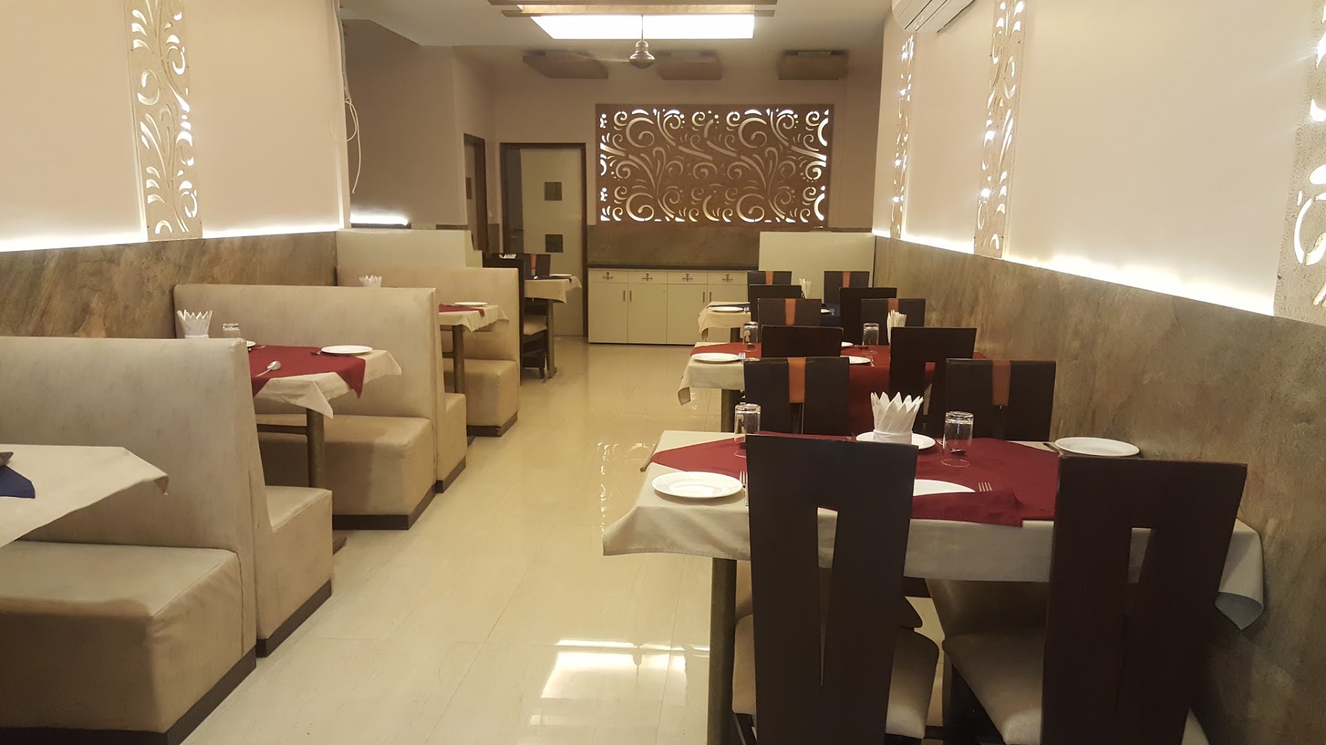 Ada-e-Haandi Restaurant