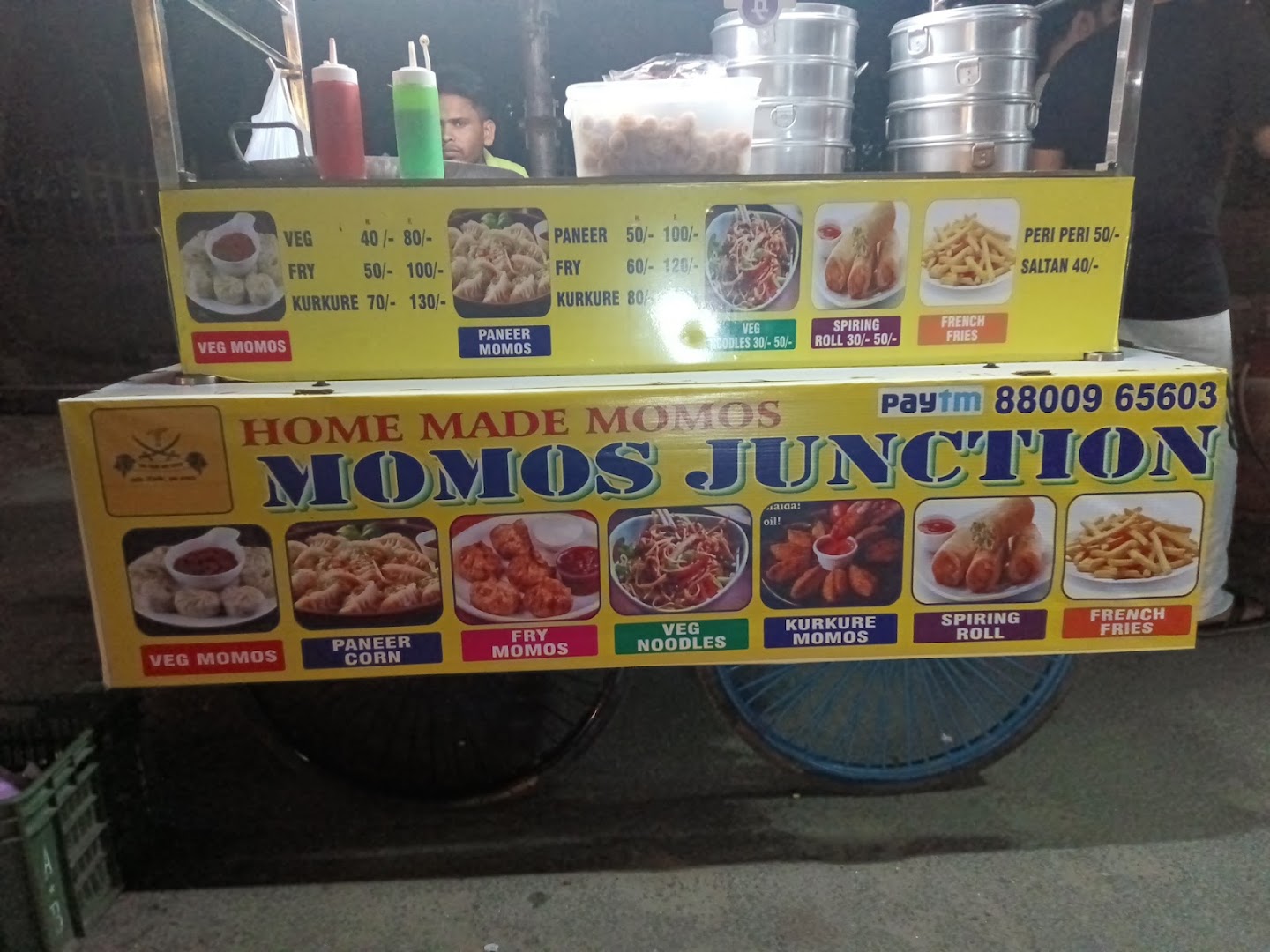 Momos juction