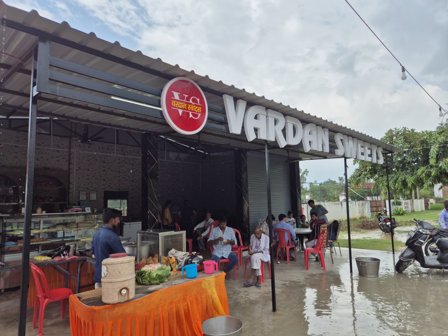 Vardaan sweets and restaurant