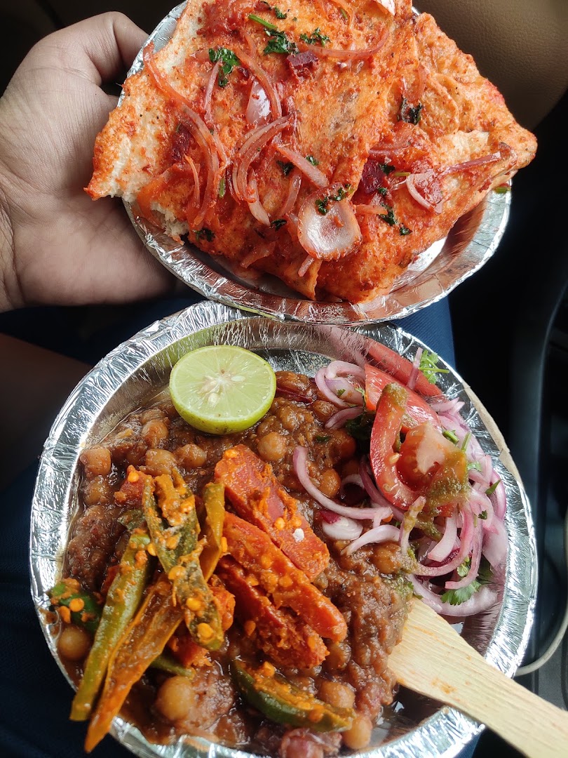 Om Chole Kulche