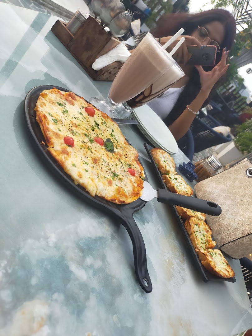 Breeze 7 Open Air Cafe
