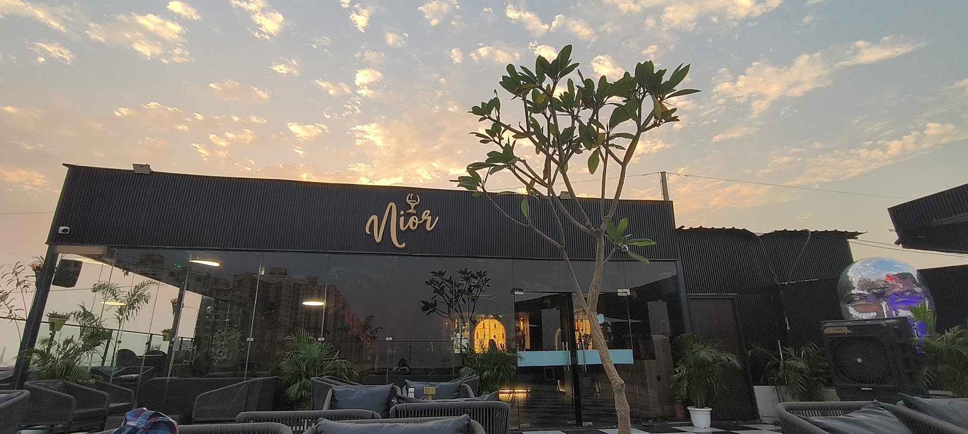 Nior Cafe