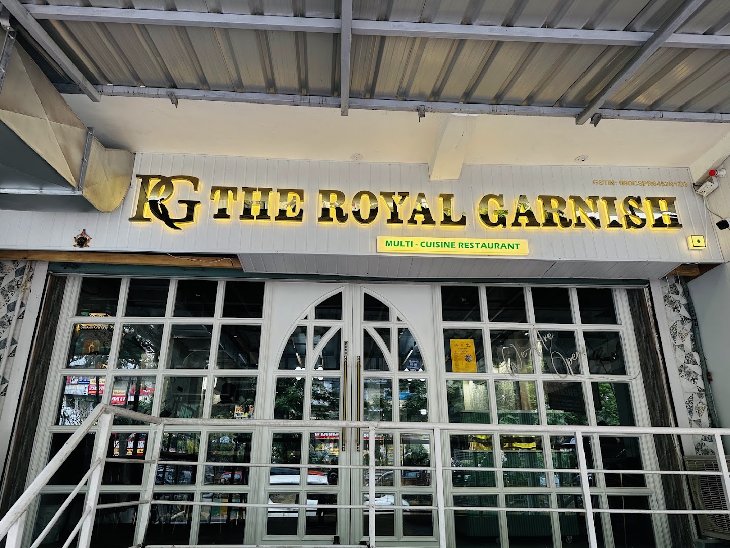 The Royal Garnish | Vegetarian Restaurant