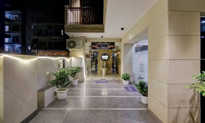 Nearmi Boutique Hotel & Cafe Sector 47