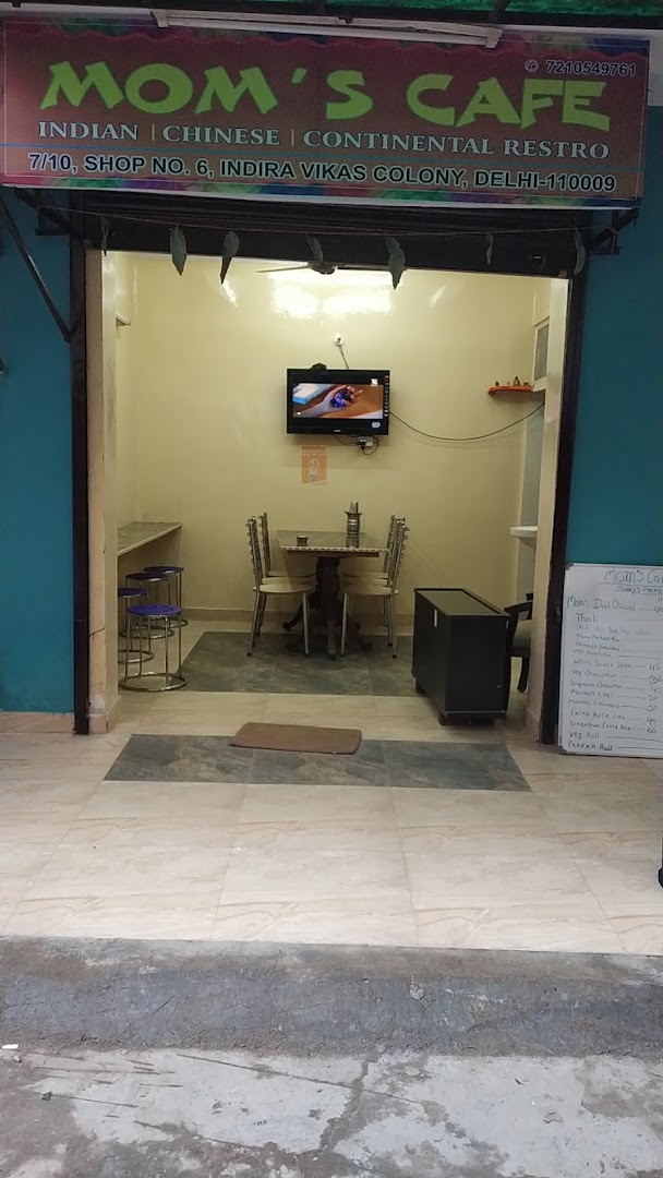 The Mom's Cafe