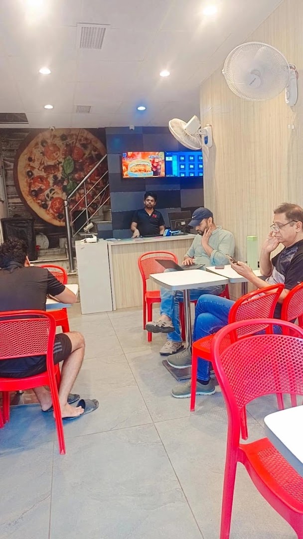 Hello Pizza Cafe